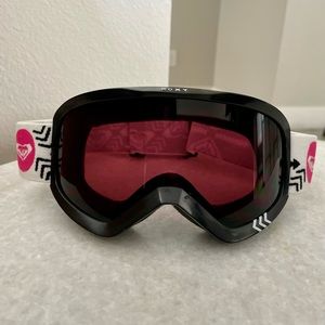 Women’s Roxy ski goggles